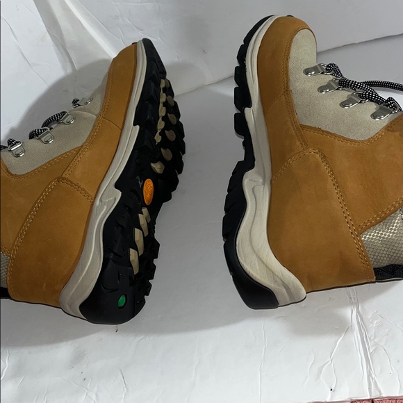 Timberlands size 8 woman, Like New. - Picture 10 of 12